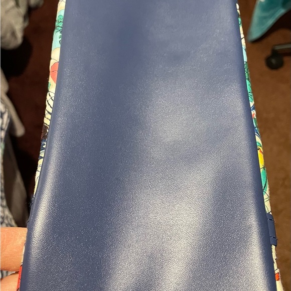 Vera BradlSmall Trimmed Vera Tote. - Picture 4 of 4